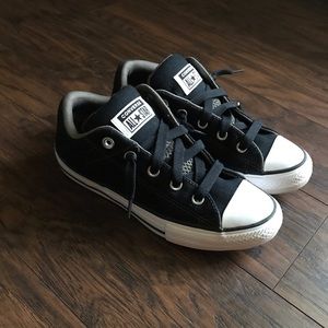 BOYS Converse Size 4